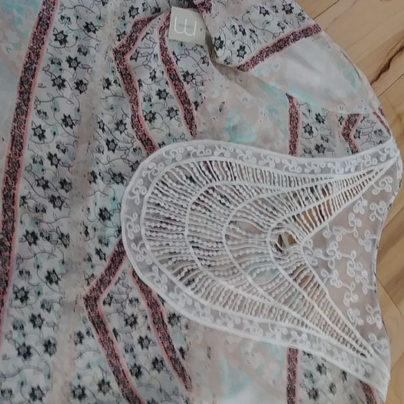 Beautiful Maurices Light Weight Top - Picture 5 of 8